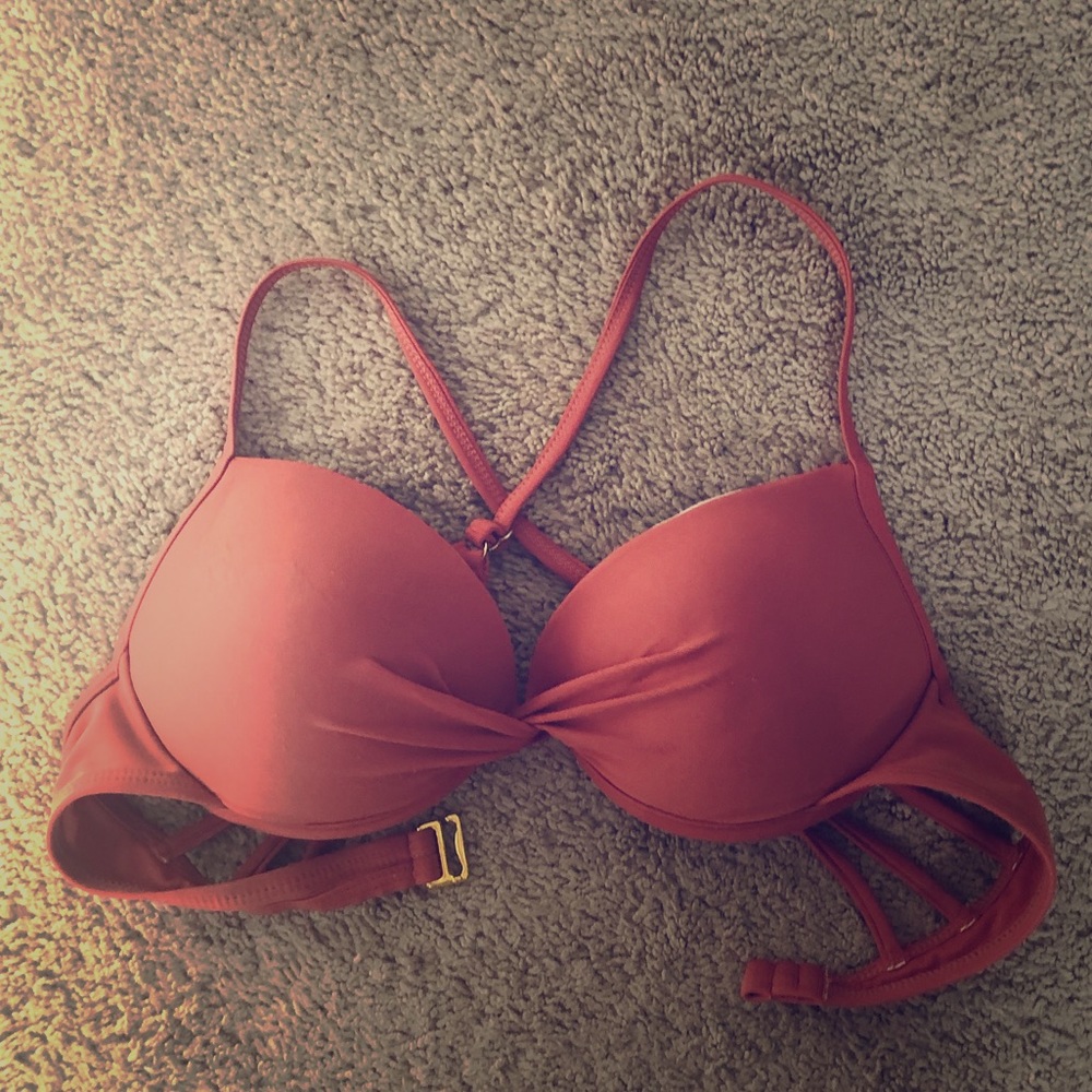 Swimsuit top and bottoms